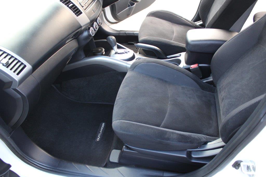 Mitsubishi Outlander LS 7 SEATER 2011 for sale in Auckland