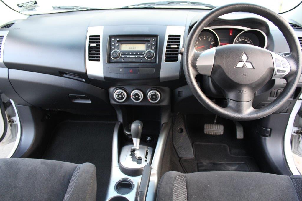Mitsubishi Outlander LS 7 SEATER 2011 for sale in Auckland