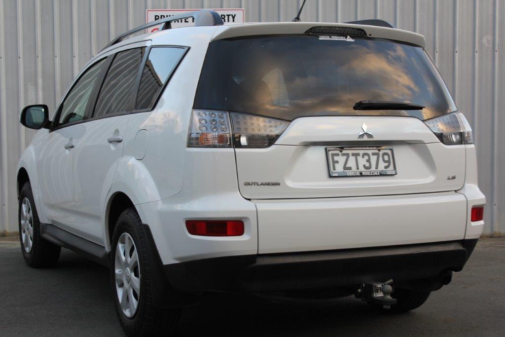 Mitsubishi Outlander LS 7 SEATER 2011 for sale in Auckland