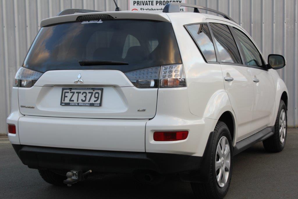 Mitsubishi Outlander LS 7 SEATER 2011 for sale in Auckland