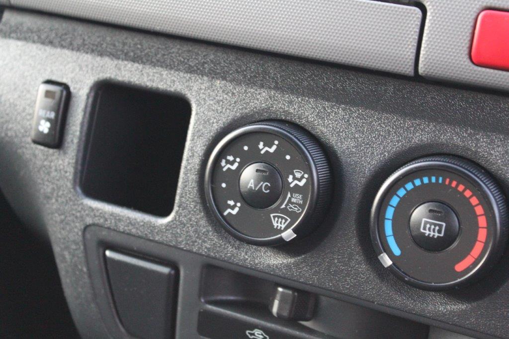 Toyota HIACE ZX MINIBUS 2013 for sale in Auckland